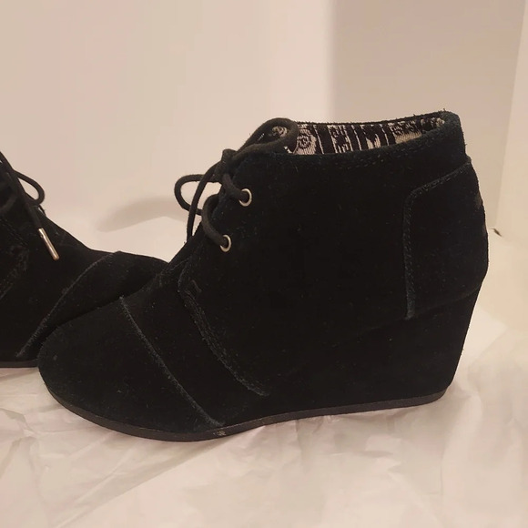 Toms Black Suede Desert Wedge Booties in Size 7 - Picture 5 of 10